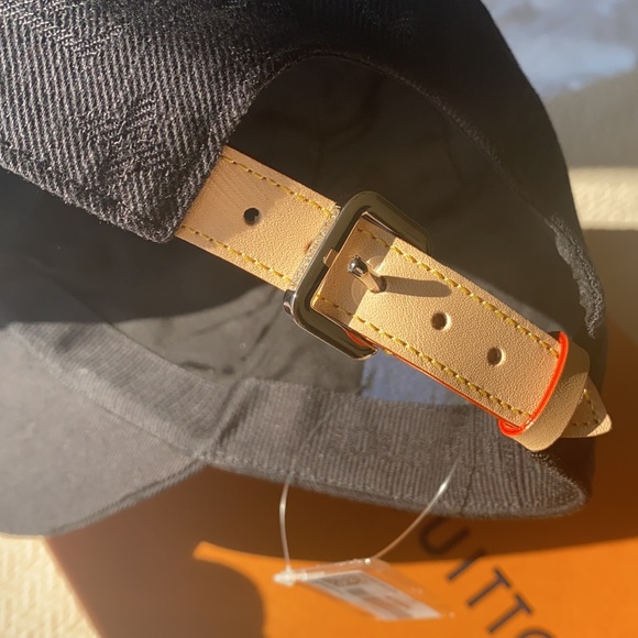 SOLD Louis Vuitton Monogram Essential Cap NWT - Picture 8 of 9